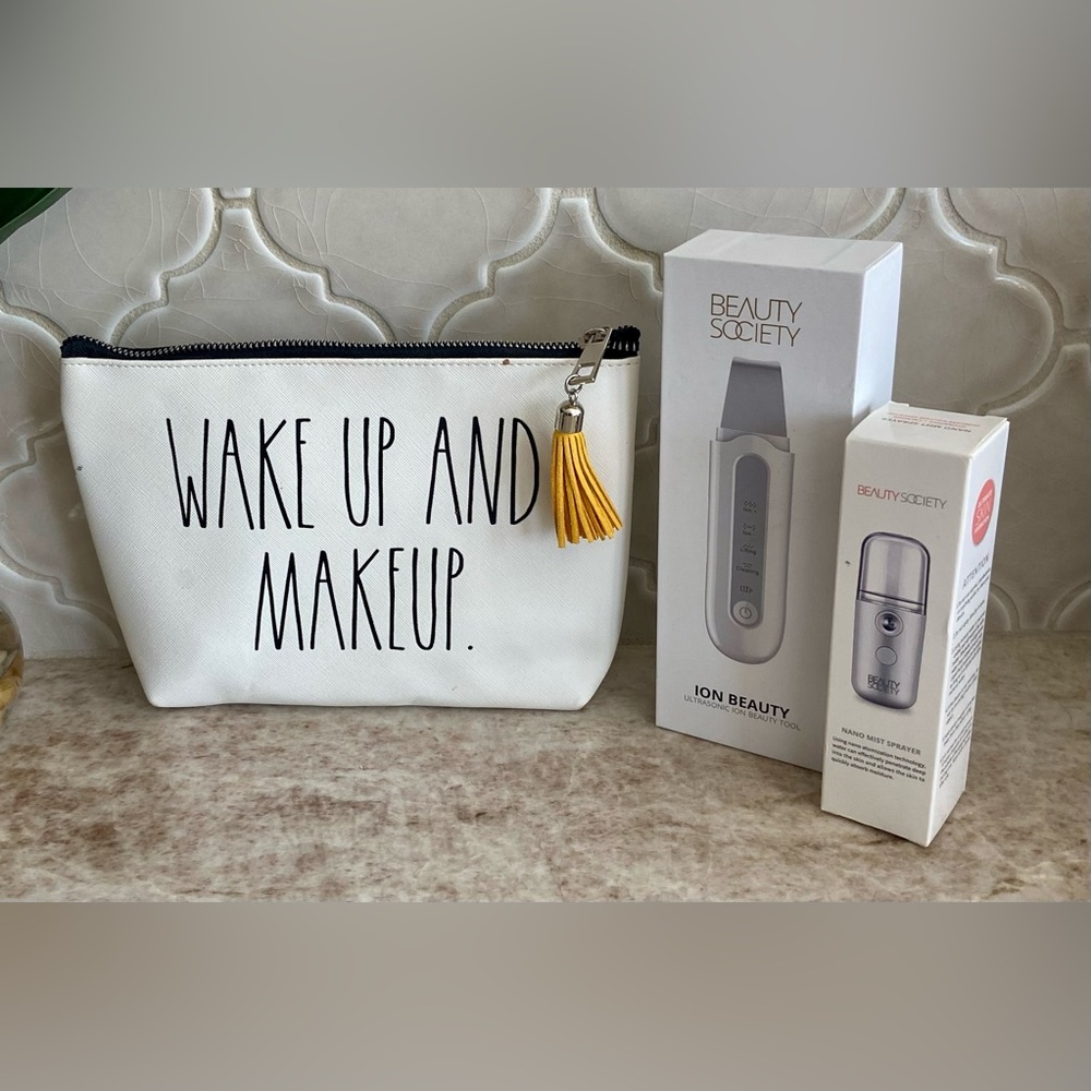 🟢 MAKEUP BAG WITH ULTRASONIC ION BEAUTY TOOL & NANO MIST SPRAYER - BRAND NEW 🟢